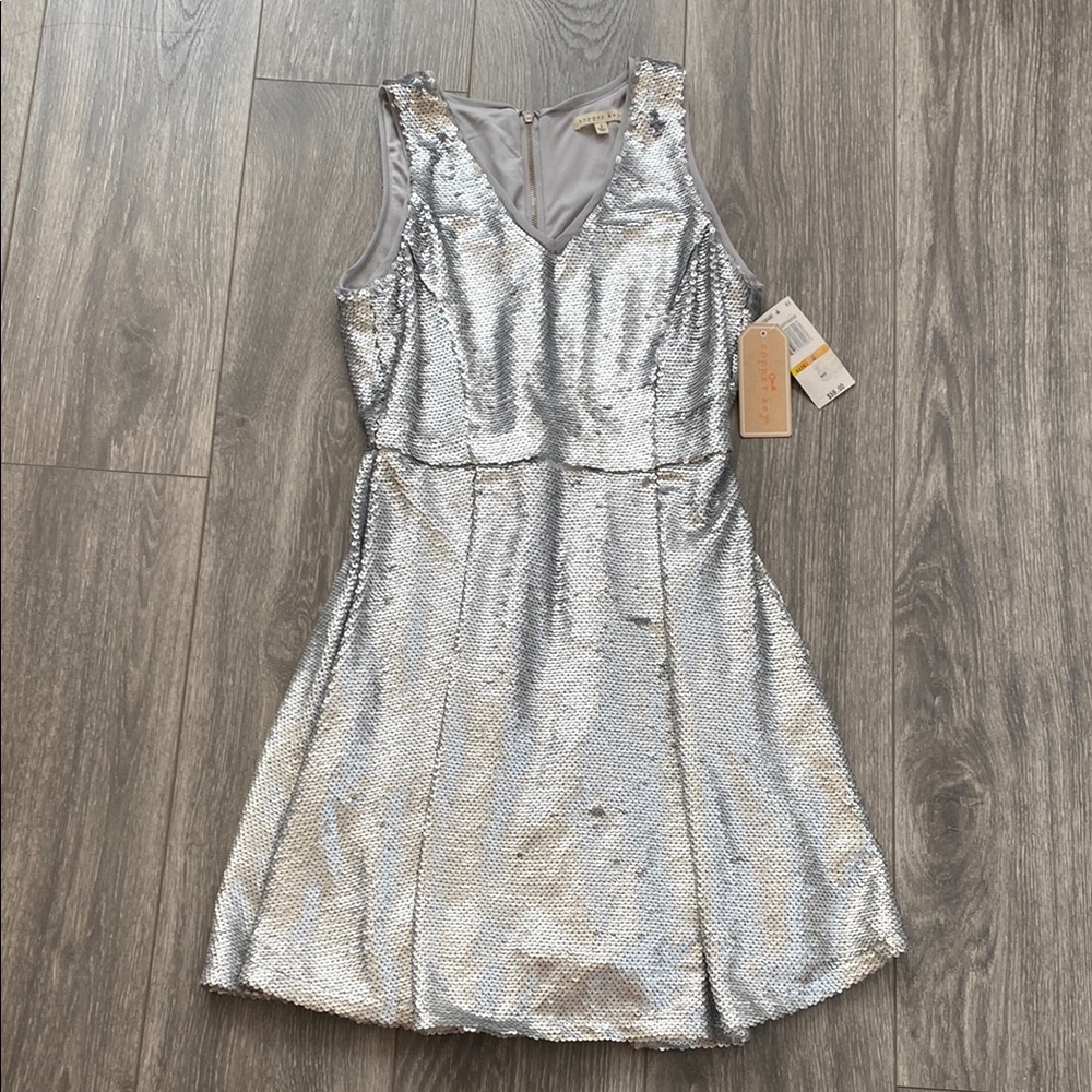 Copper Key - NWT! Girl’s Silver Sequin Sleeveless V-Neck Dress - Size S